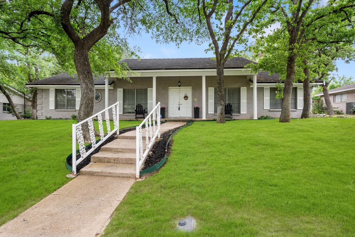 1804 W Cedar Elm Dr — photo 1