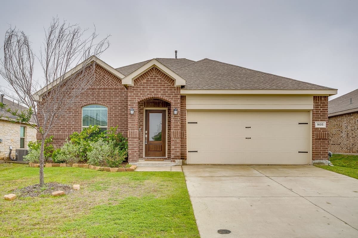 1605 River Crossing Dr — photo 1