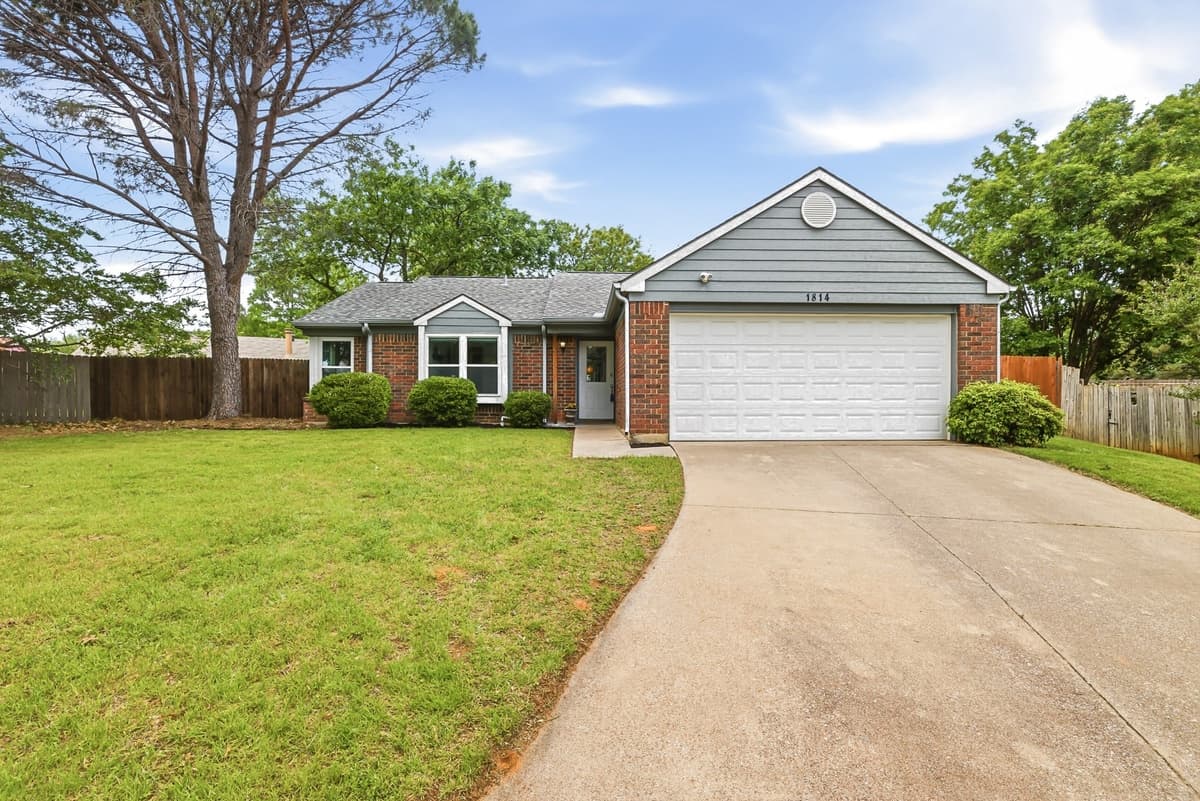 1814 Leafwood Ct — photo 1