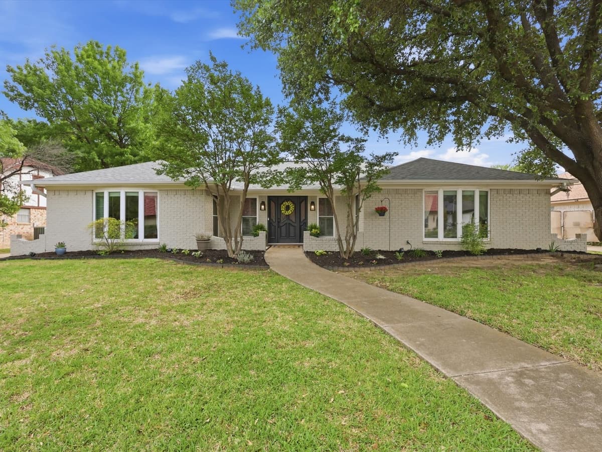 205 Circleview N Dr — photo 1