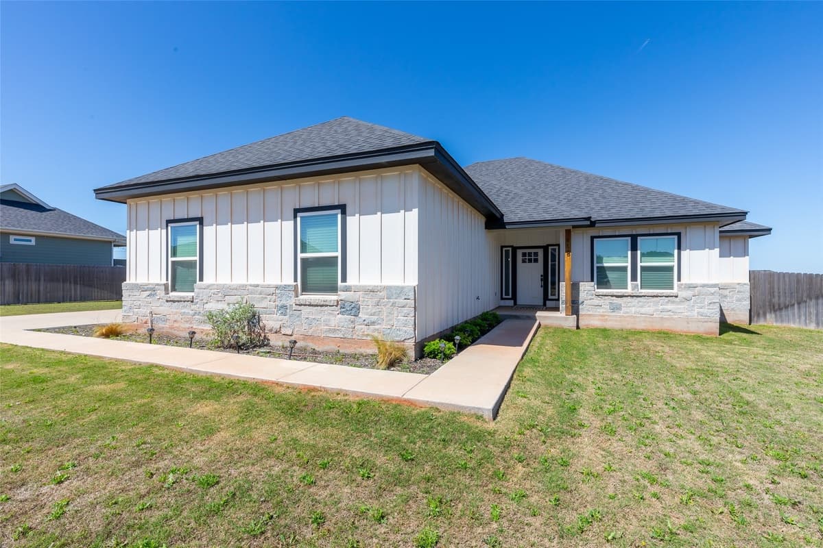 118 Corbyn Circle — photo 1