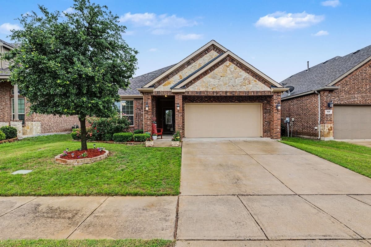 820 Lake Sierra Way — photo 1