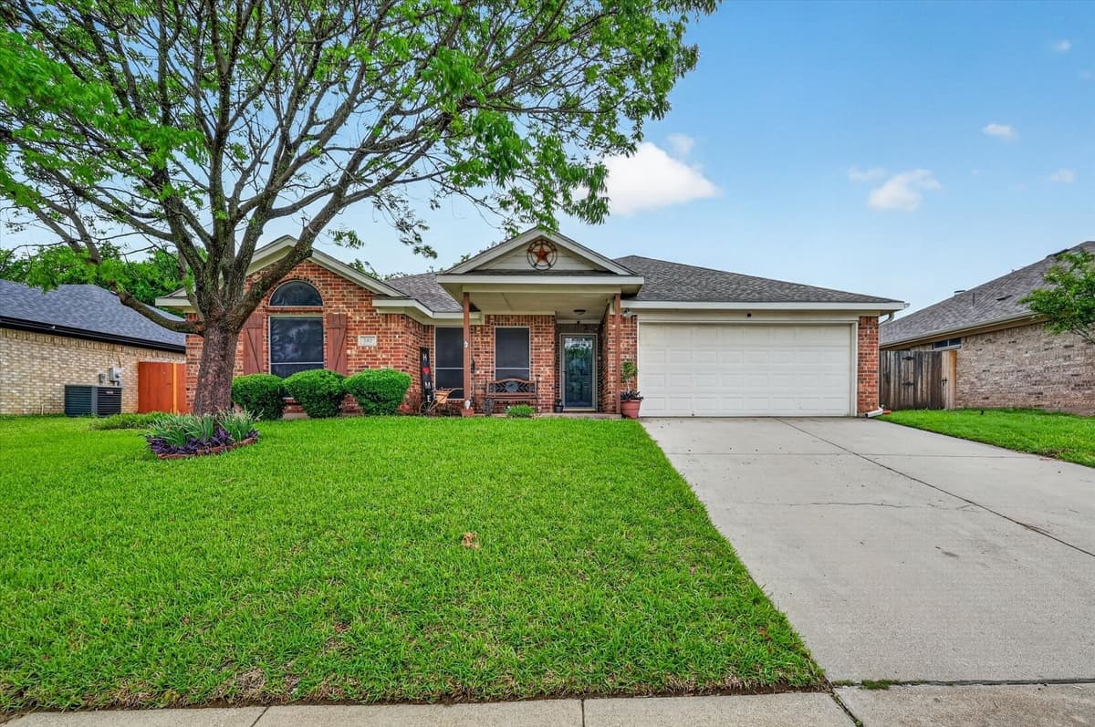 582 Tanglewood Dr — photo 2