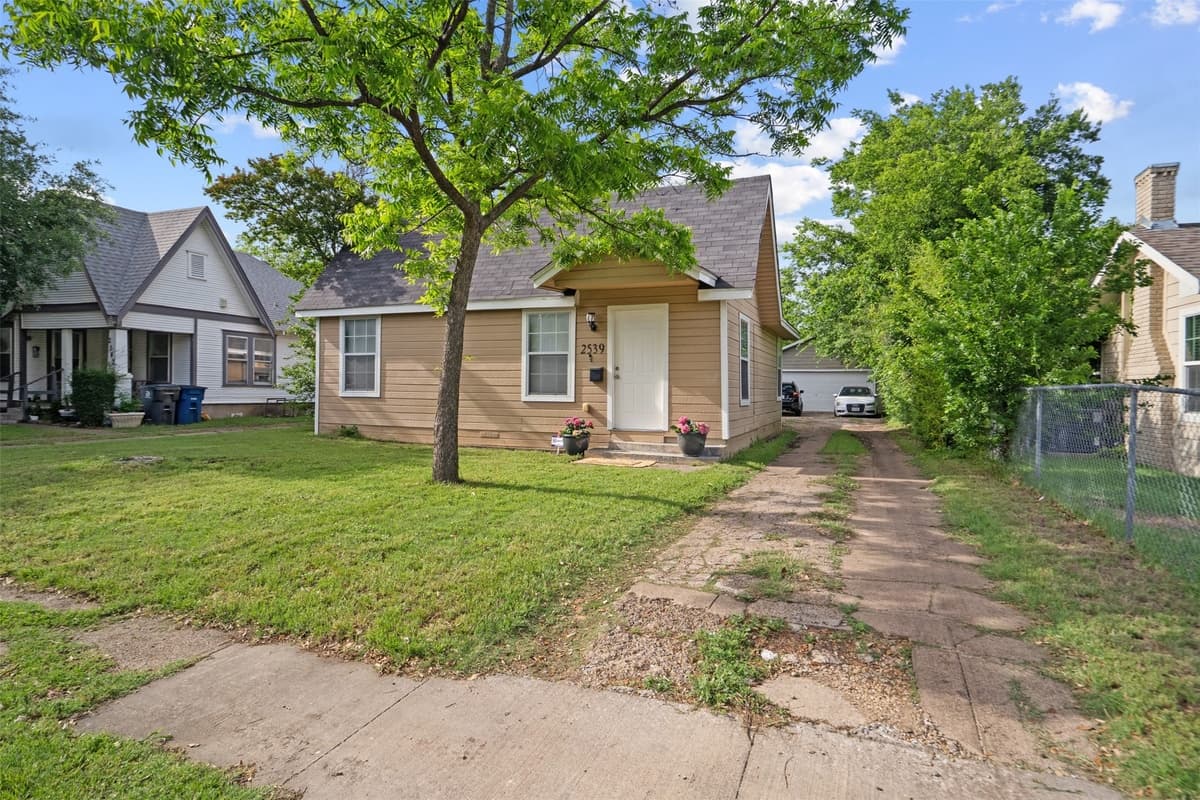 2539 Sharon St — photo 1