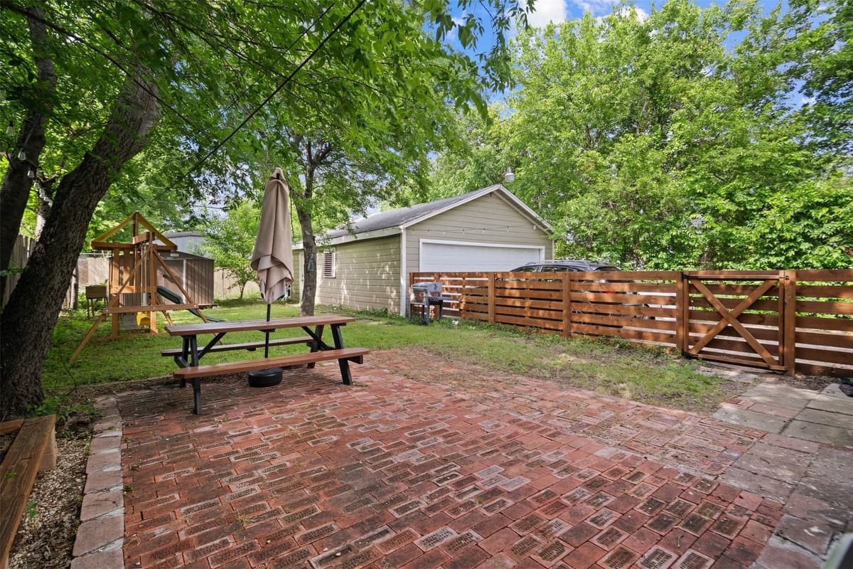 2539 Sharon St — photo 2