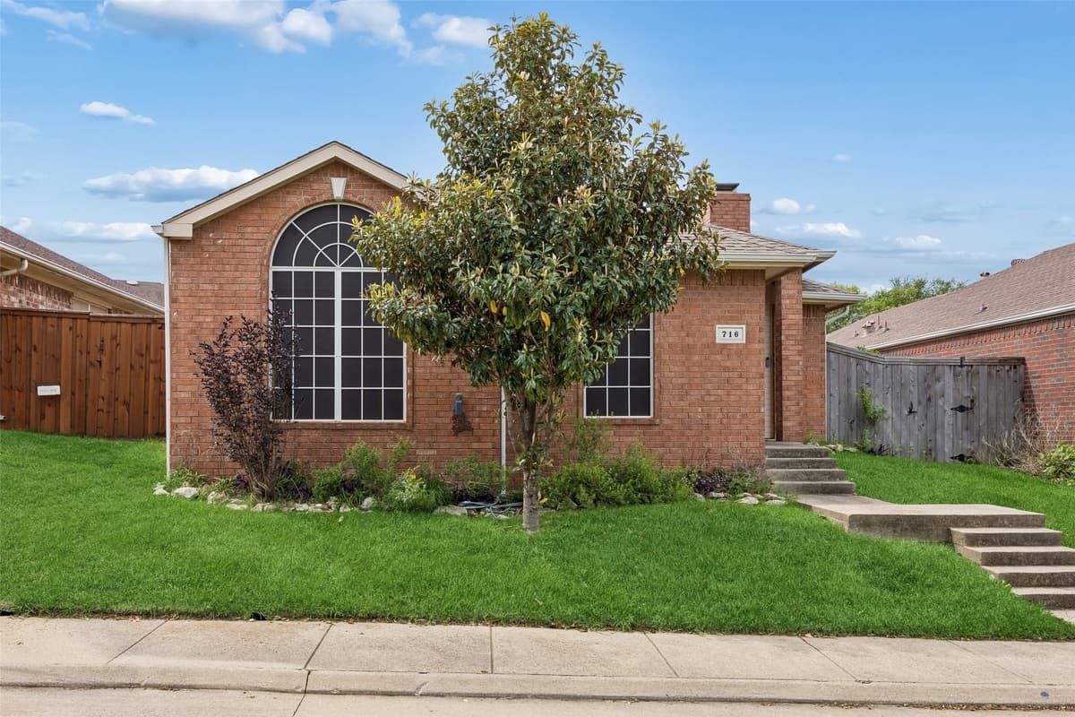 716 Ashbrook Dr — photo 1
