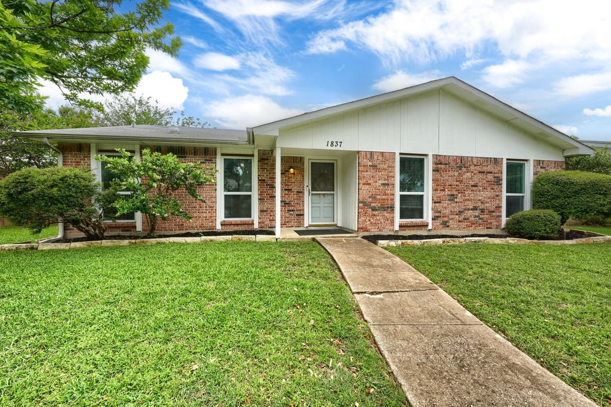 1837 Paxton Dr — photo 1