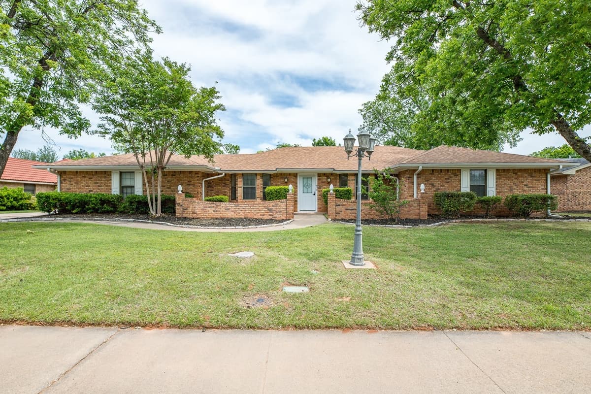 4401 Shady Ln — photo 1