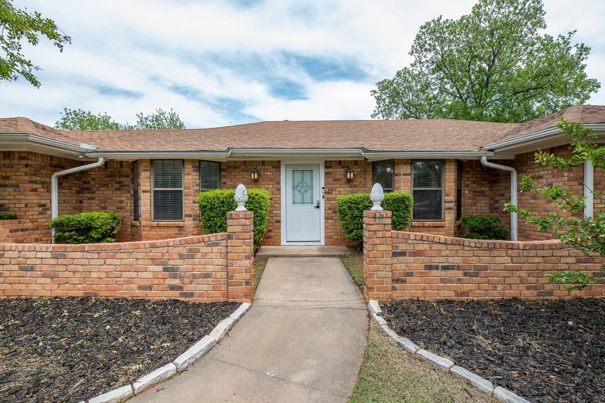 4401 Shady Ln — photo 2