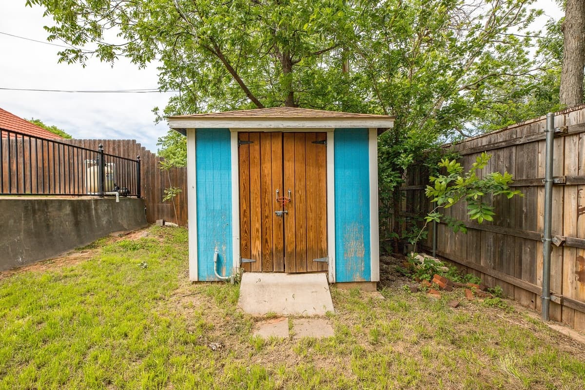 4401 Shady Ln — photo 40