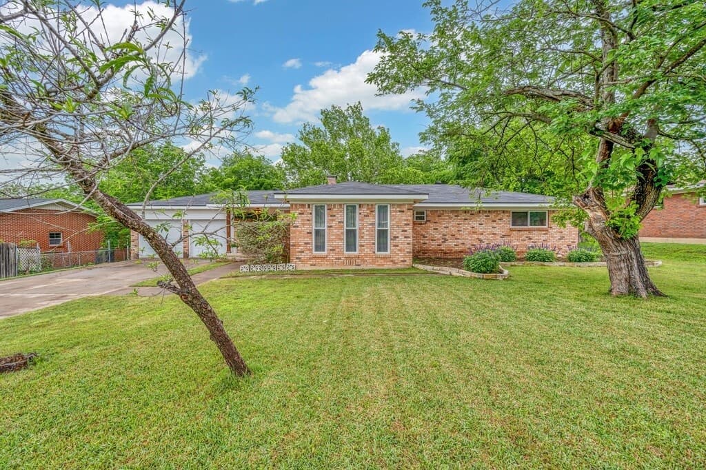 7741 Fairway Rd — photo 1