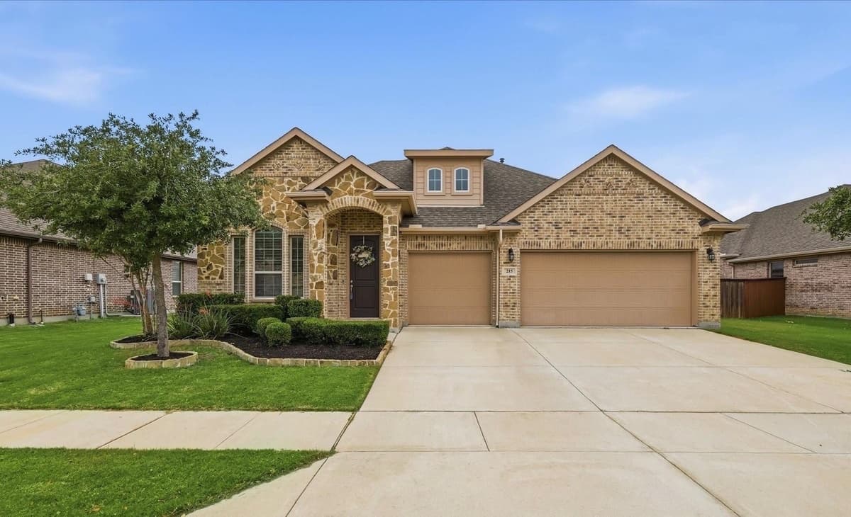215 Equestrian Rd — photo 1