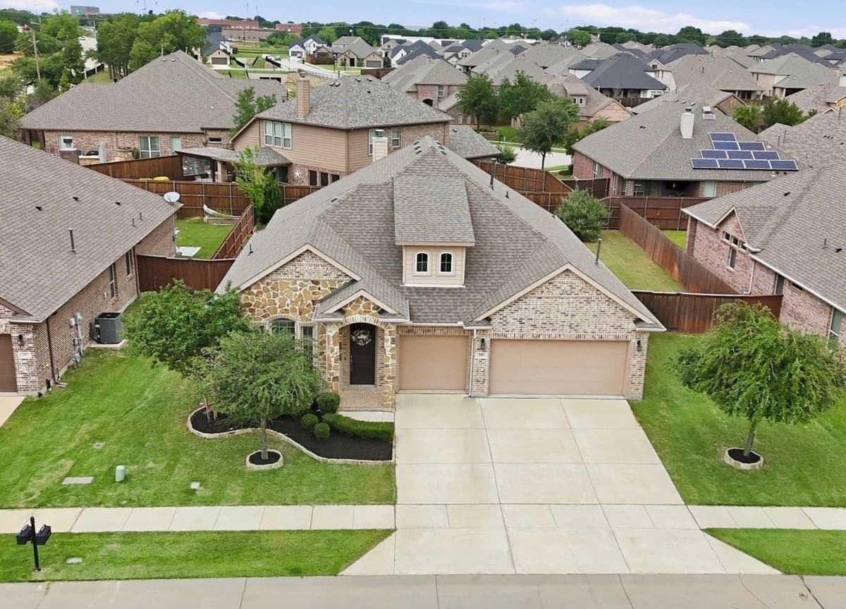 215 Equestrian Rd — photo 2