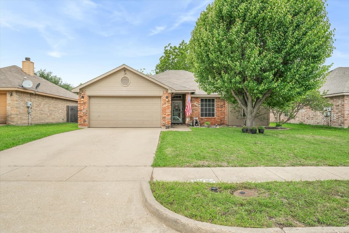719 Stacie Ln — photo 2
