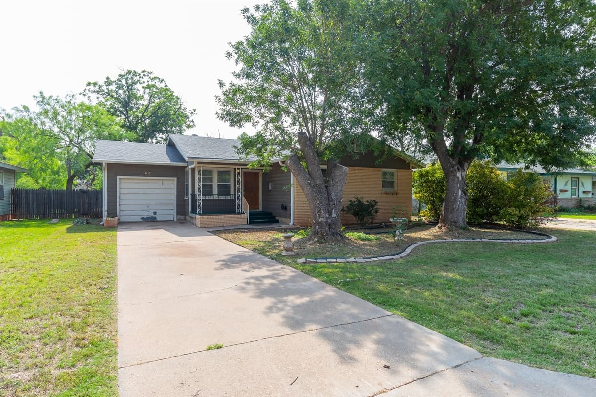 617 Briarwood St — photo 1