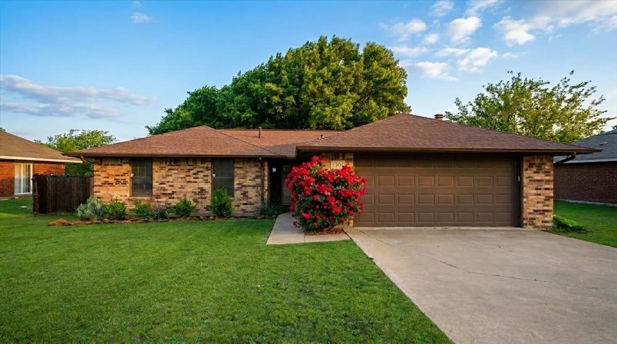 504 Bluebird Ln — photo 1