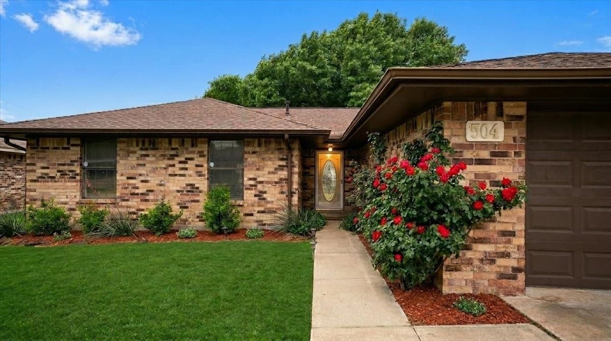 504 Bluebird Ln — photo 2
