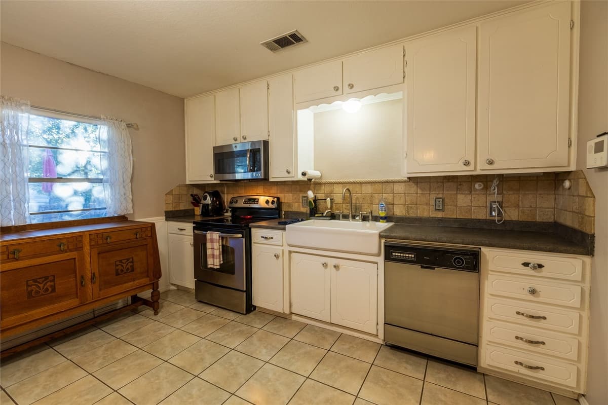 2401 W Bethesda Rd — photo 2