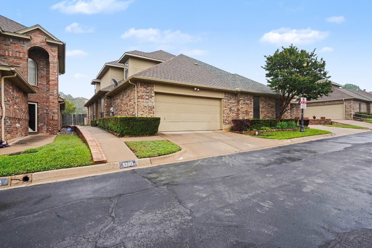 1230 Woodland Park Dr — photo 2