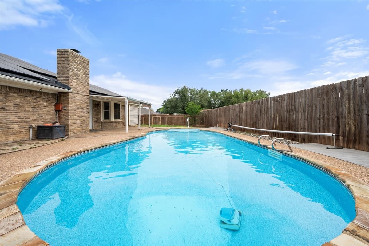 213 Meadowhill Dr — photo 2