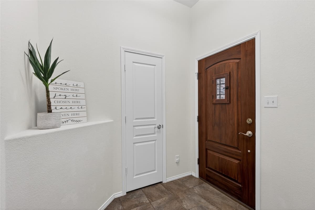 1121 Hidden Lake Dr — photo 2