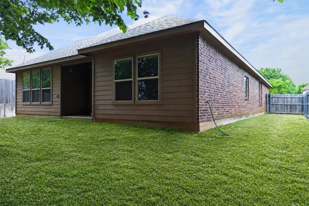 1121 Hidden Lake Dr — photo 30