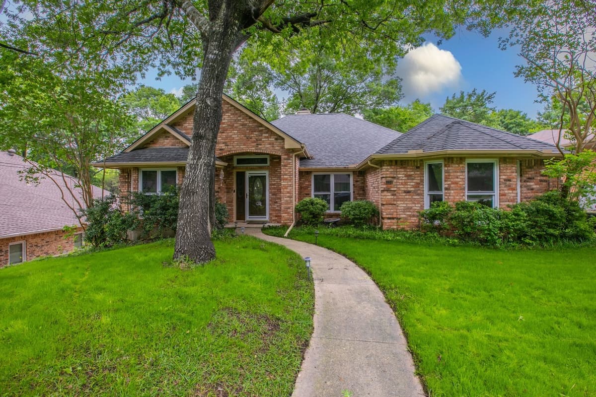 334 Meadowcreek Dr — photo 1