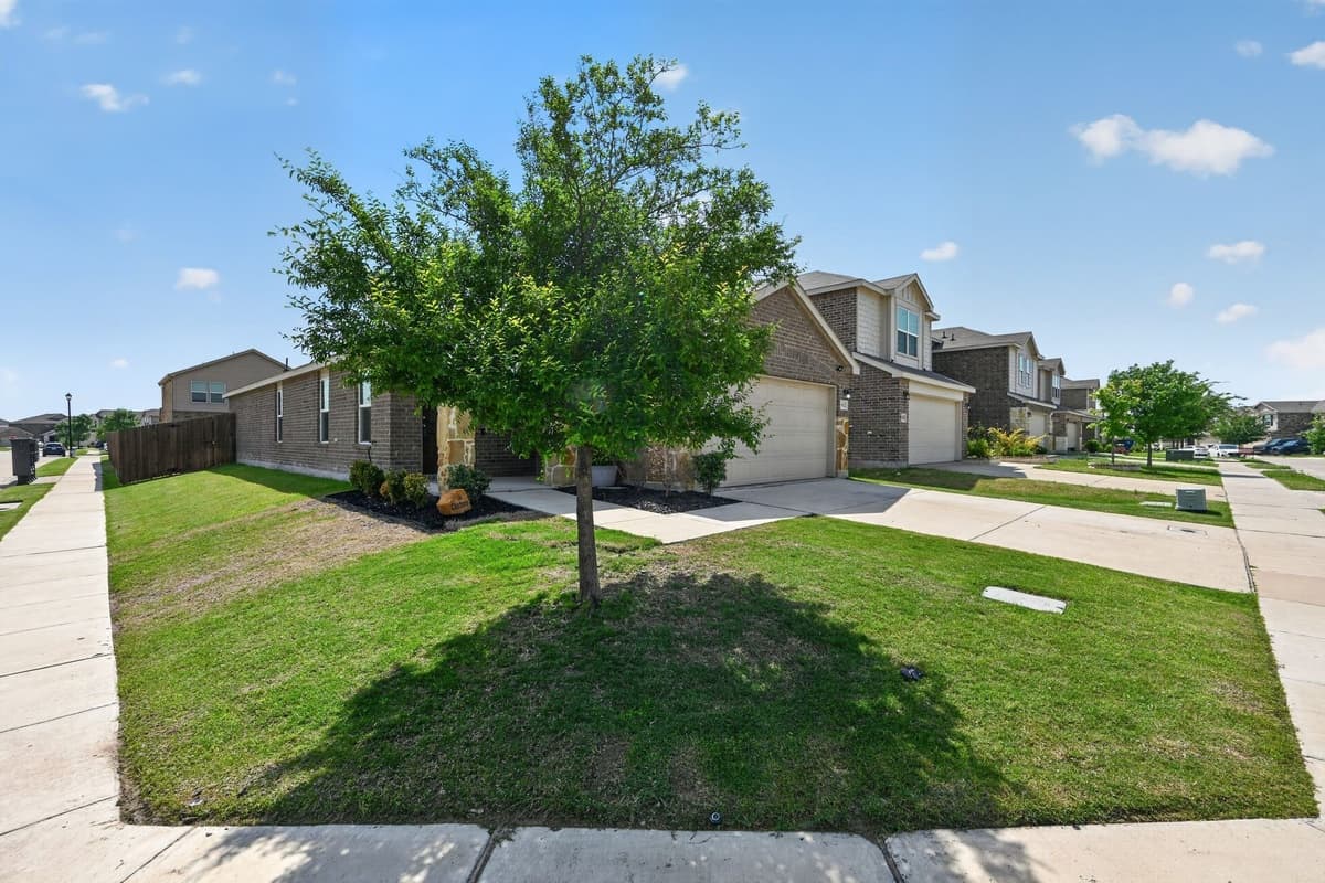 1552 Vega Dr — photo 2