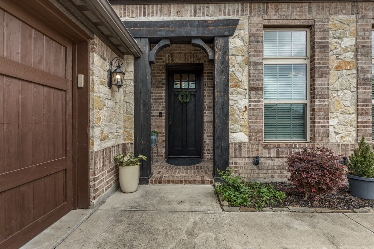 1221 Yosemite Way — photo 2