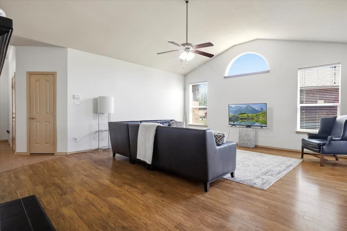 714 Bayou Dr — photo 2