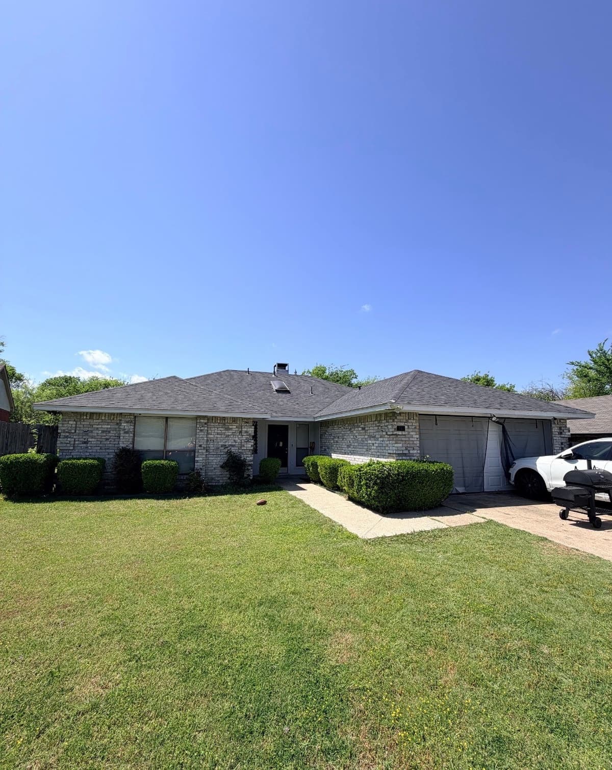 951 Brookside Dr — photo 1