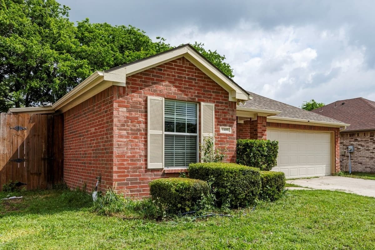 1409 Paloma Dr — photo 2