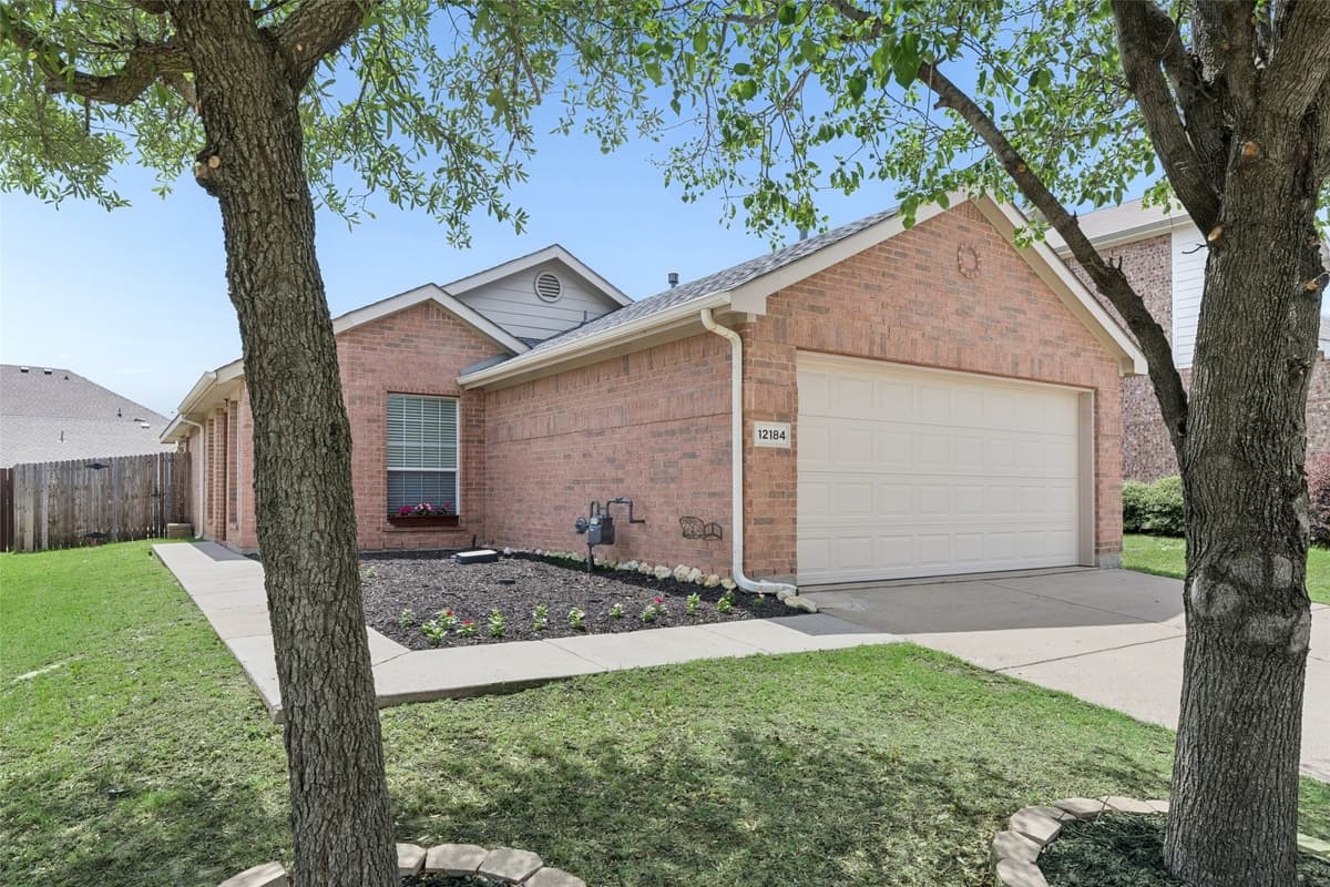 12184 Thicket Bend Dr — photo 2