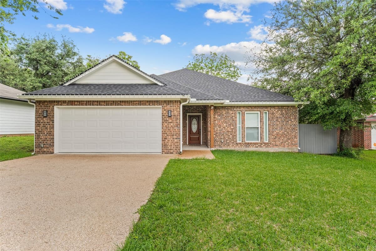 2305 Los Arboles Ln — photo 1
