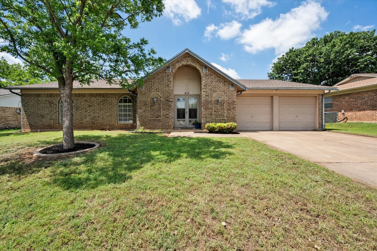 212 S Heights Dr — photo 2