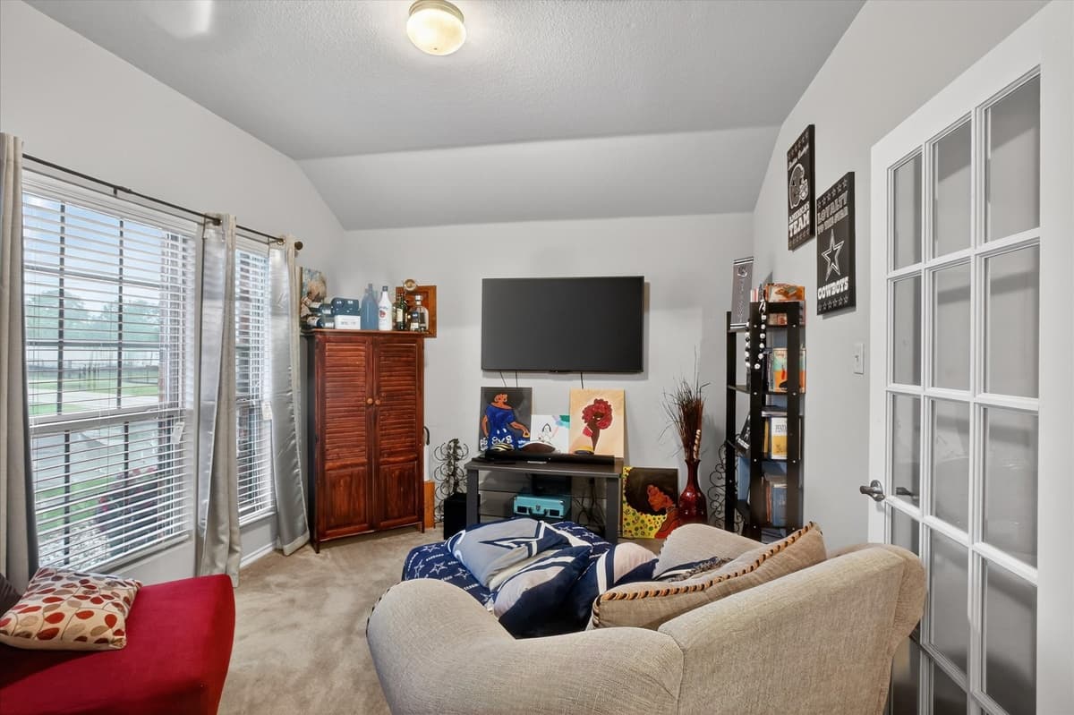 14089 Pioneer Bluffs Rd — photo 2