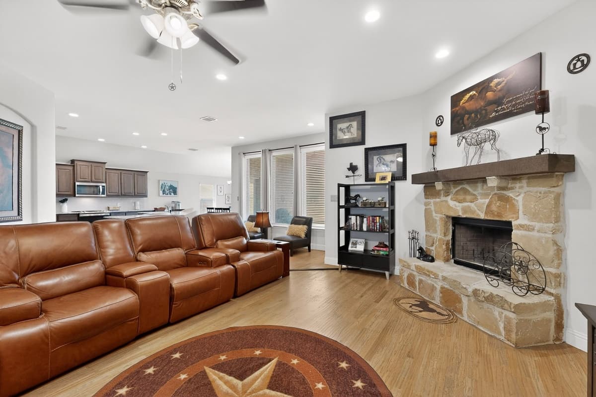 1522 Grassy Meadows Dr — photo 2