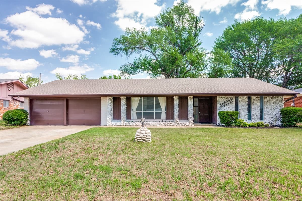 2108 David Dr — photo 1
