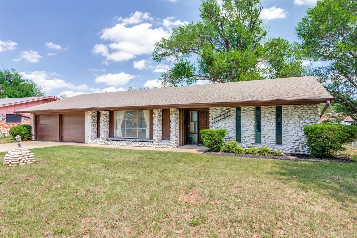 2108 David Dr — photo 2