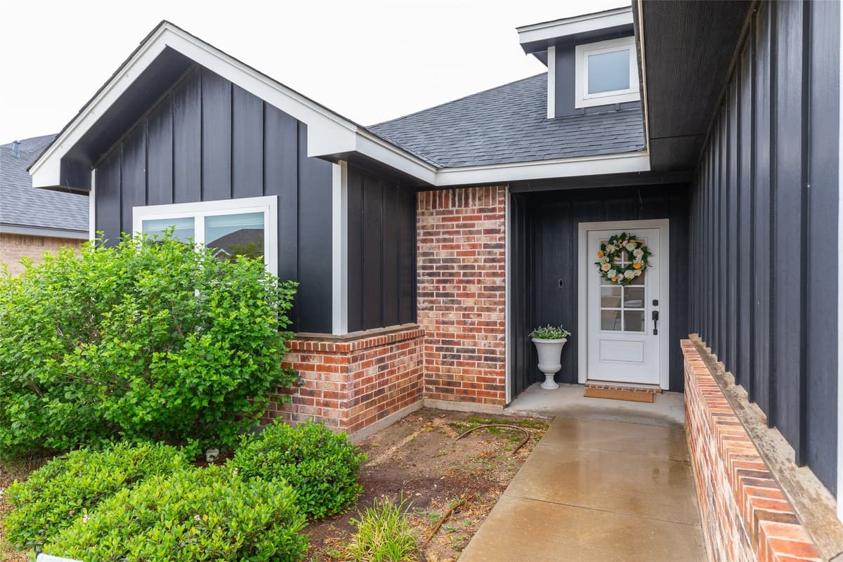 331 Sophia Ln — photo 2
