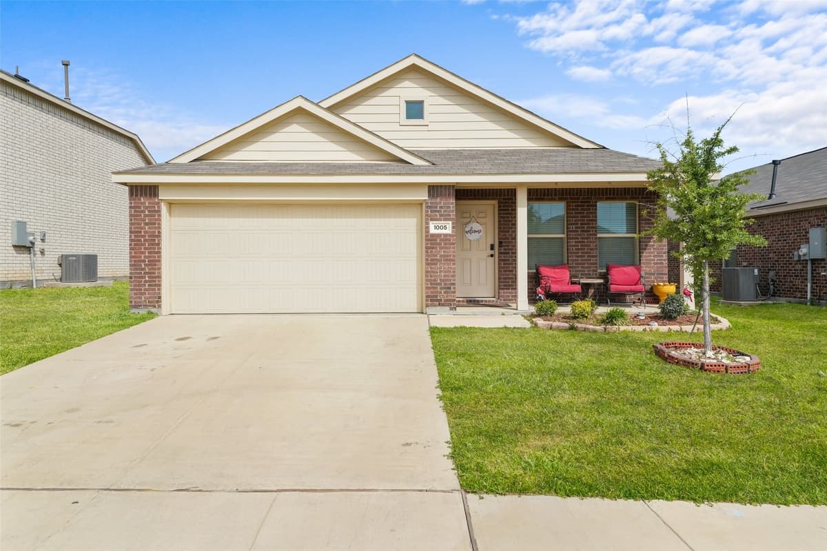 1005 Crestview Dr — photo 1