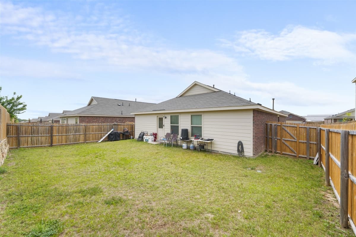 1005 Crestview Dr — photo 16