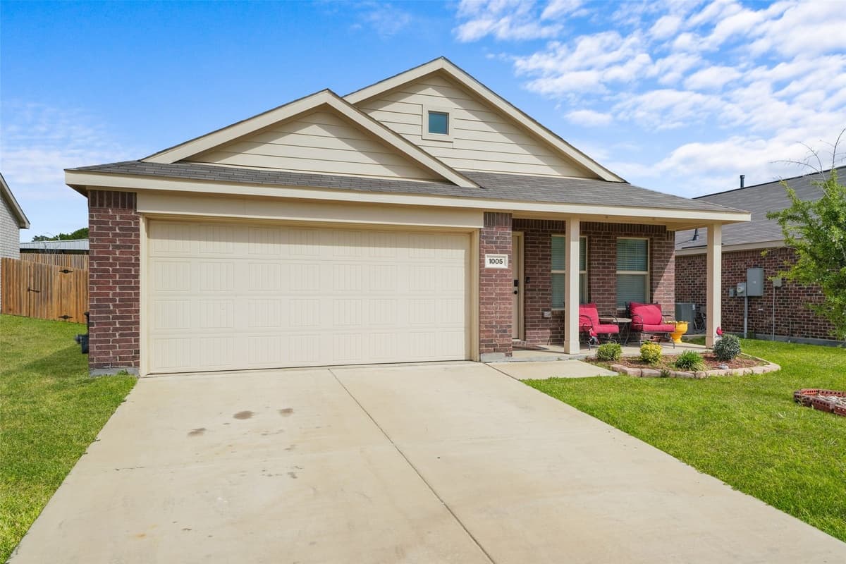 1005 Crestview Dr — photo 2