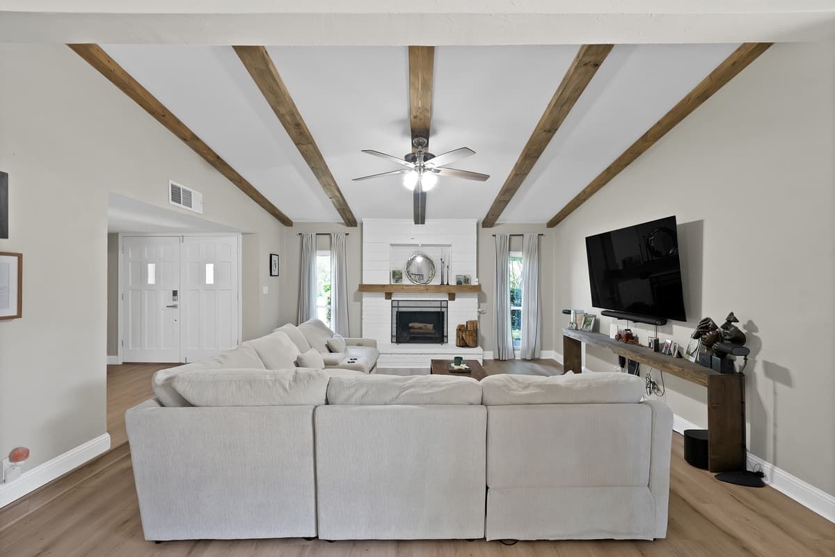 3402 Scott Dr — photo 2