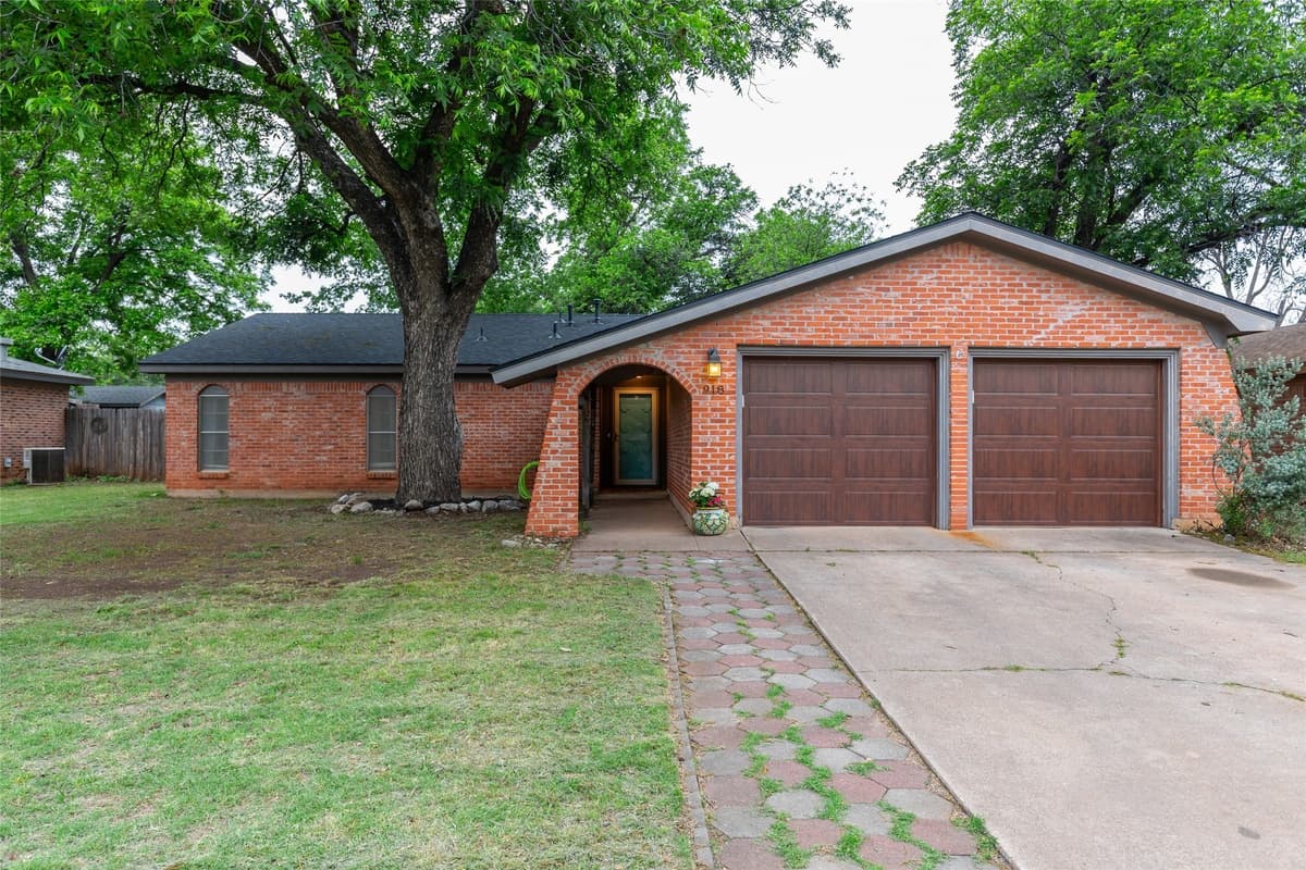 918 Meander St — photo 1