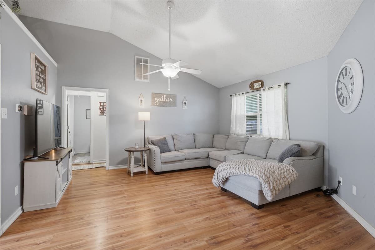 236 Seacraft Dr — photo 1