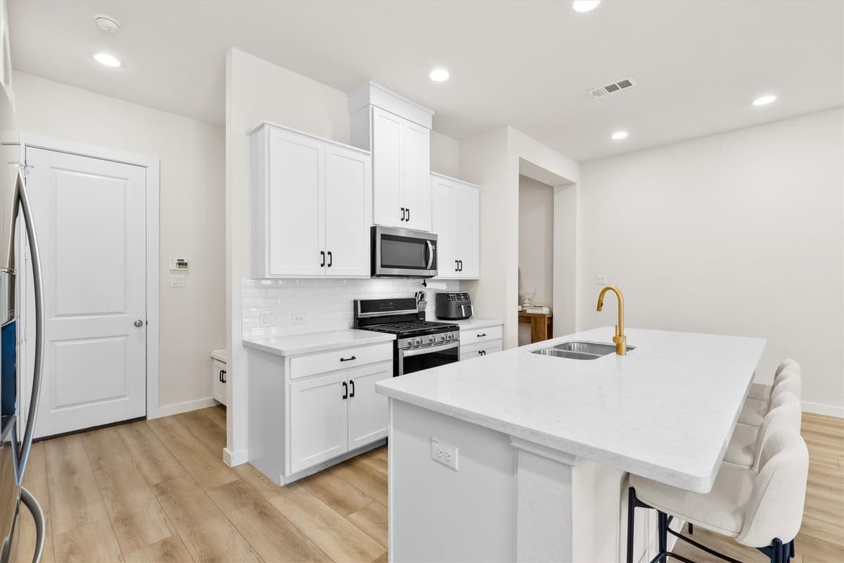 8305 Oxalis Ln — photo 2