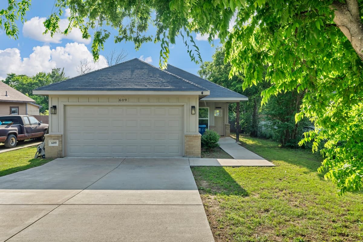609 N Cummings Dr — photo 2