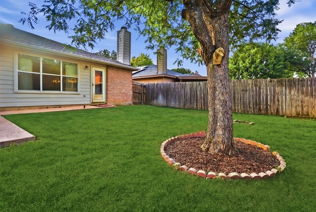 9225 Nightingale Dr — photo 16