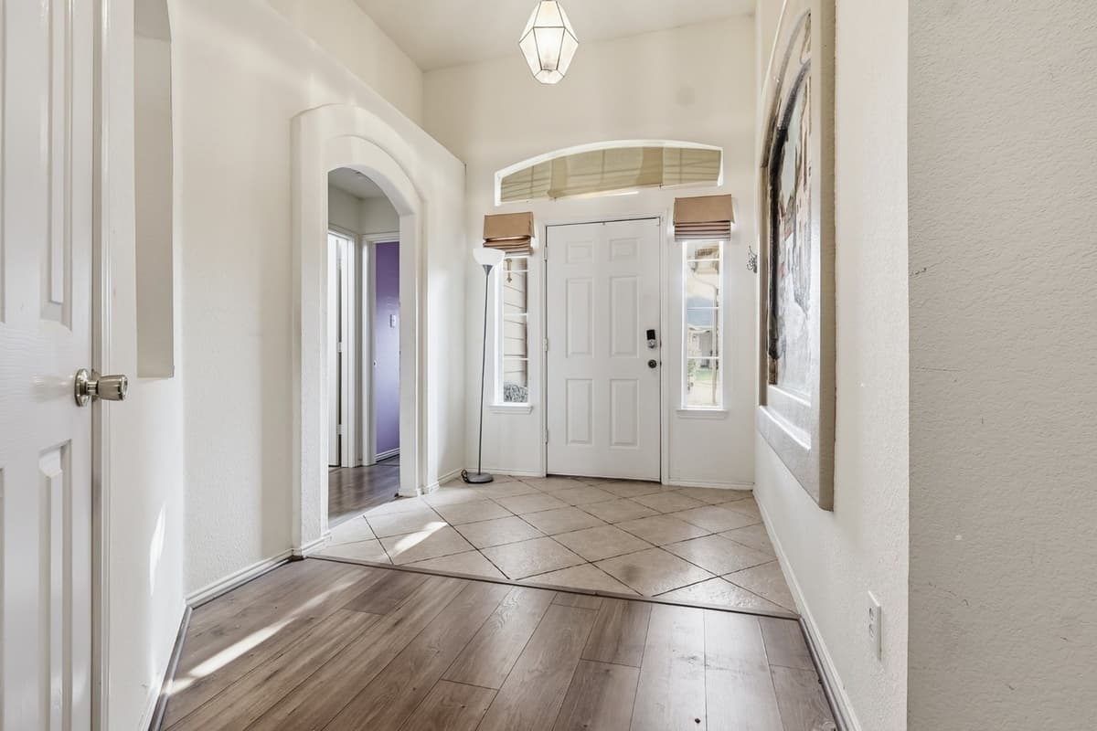 9225 Nightingale Dr — photo 2